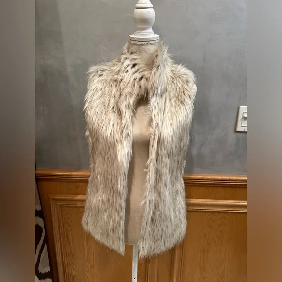 Faux Fur Vest women’s size Small. Great condition. - Picture 1 of 4